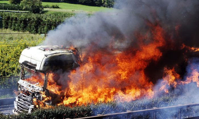 Un chauffeur sauve des vies, mais sacrifie sa propre vie en éloignant un camion en feu avant qu&rsquo;il n&rsquo;explose