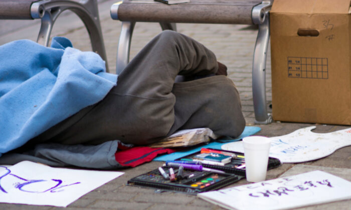 États-Unis: des sans-abri sont payés 13,60 € de l&rsquo;heure pour le nettoyage des espaces publics grâce à un programme urbain exceptionnel