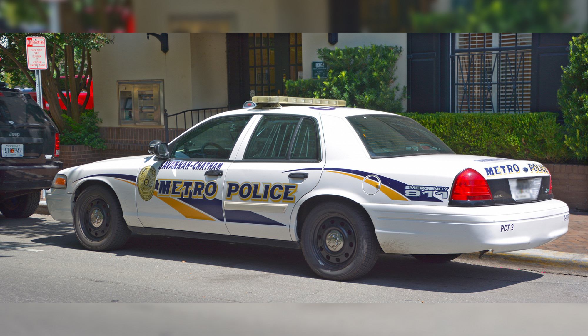 « Plus que d&rsquo;attraper les méchants » : la photo d&rsquo;un policier réconfortant un enfant à l&rsquo;hôpital est émouvante