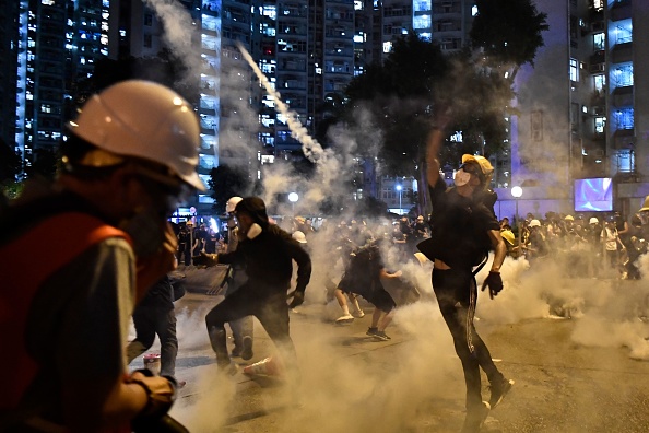 Hong Kong paralysé par des opérations de blocage, un manifestant blessé à balle réelle