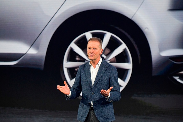 Camps de détention: Volkswagen défend son usine au Xinjiang