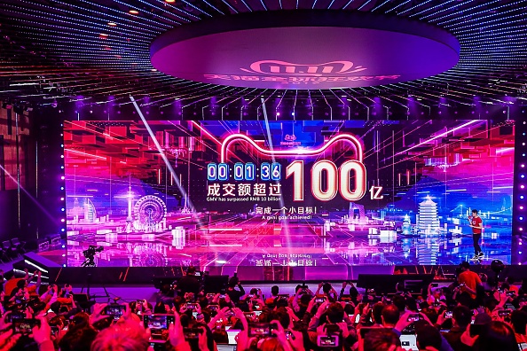 Soldes monstres: les Chinois claquent 1 milliard de dollars en 68 secondes sur Alibaba