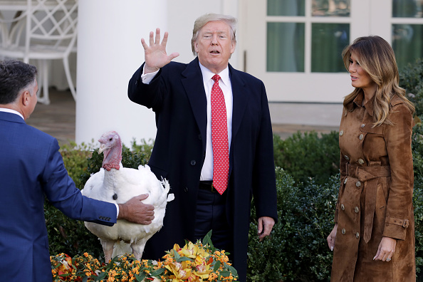 Trump, en Floride pour Thanksgiving, voue ses adversaires aux gémonies