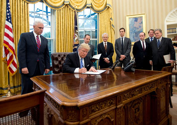 Donald Trump gracie plusieurs militaires américains accusés de crimes de guerre