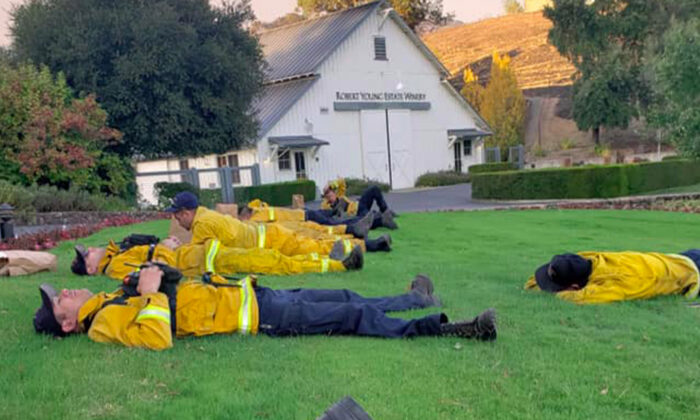Des photos poignantes montrent des pompiers héroïques luttant contre les incendies de forêt de 2019 en Californie
