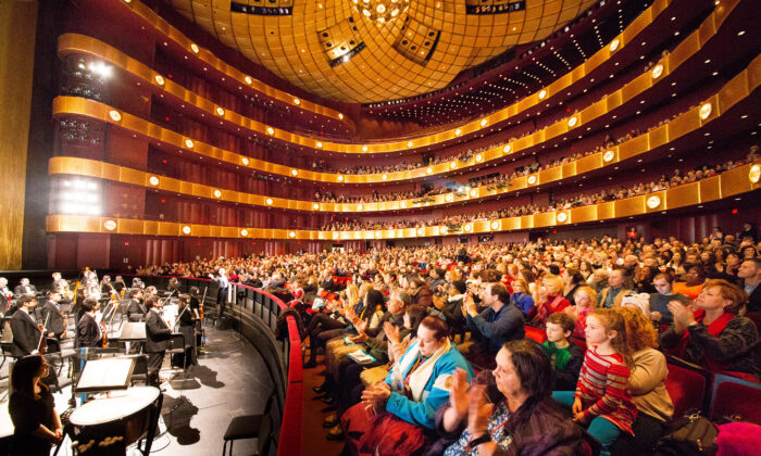 Les consulats chinois font pression sur les théâtres pour annuler les représentations de Shen Yun