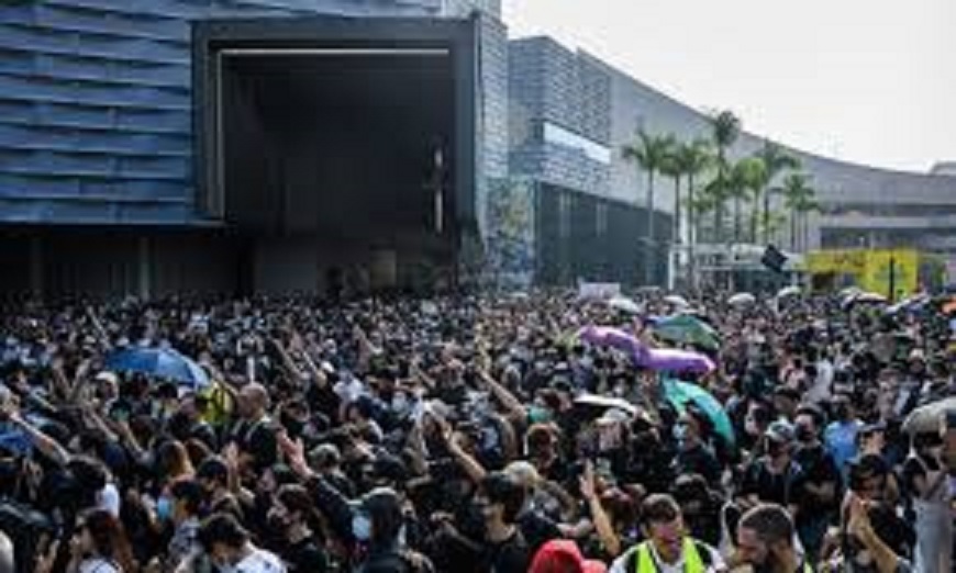 Le gouvernement de Hong Kong prend des mesures pour restreindre l’accès à internet