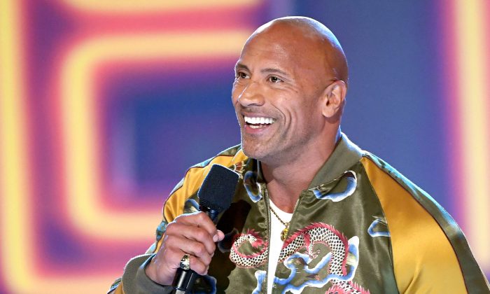 Dwayne Johnson « bavarde » avec sa petite fille, sa réaction est trop mignonne