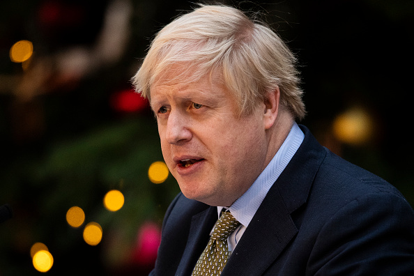 Grande-Bretagne: après sa victoire électorale, Boris Johnson augmente le salaire minimum