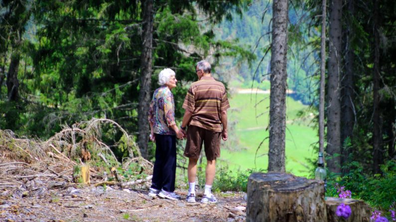S&rsquo;entrainer après 60 ans : 10 étapes pour changer ses habitudes malsaines