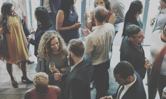 Une vidéo montre la réaction des employés d&rsquo;une société immobilière qui reçoivent 9 millions d&rsquo;euros de primes lors d&rsquo;une fête d&rsquo;entreprise – et c&rsquo;est impressionnant