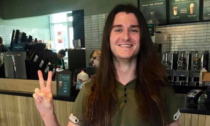 Un militant pro-Trump retourne nettoyer les rues de Baltimore pour la quatrième fois