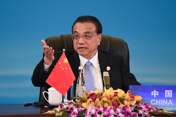 Chine: le Premier ministre en visite à Wuhan, épicentre du virus