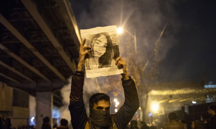 Le régime iranien réprime les manifestants qui réclament justice pour le vol 752 et la fin du régime