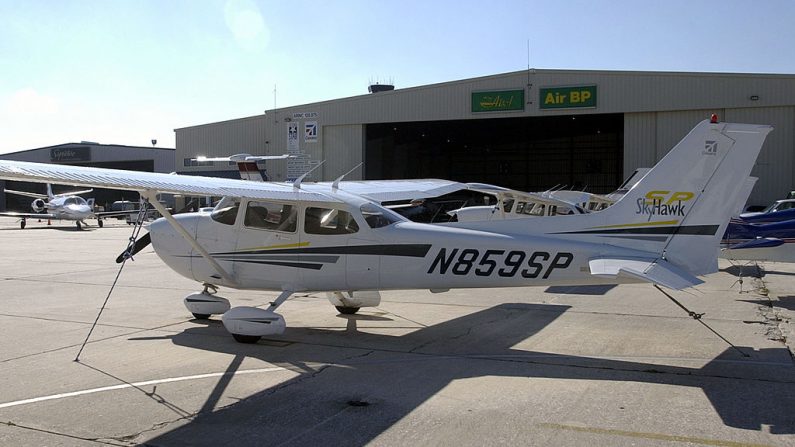 Une journaliste sportive tente d&rsquo;appeler et d&rsquo;envoyer un message à son mari juste avant un accident d&rsquo;avion qui lui coûte la vie