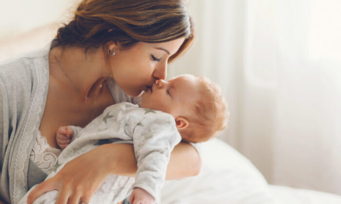 Le chant impromptu d&rsquo;une maman à l&rsquo;hôpital sensibilise contre toute attente le monde à la maladie de son fils