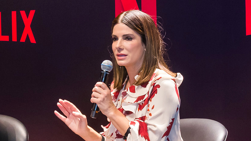 Sandra Bullock rappelle à l&rsquo;ordre les parents: «Ne dites pas &lsquo;mon enfant adopté&rsquo;, mais plutôt &lsquo;mes enfants&rsquo;»