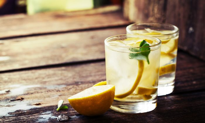 8 bonnes raisons de commencer votre journée avec de l&rsquo;eau citronnée