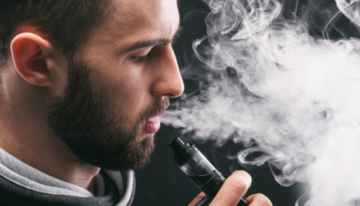 Des scans terrifiants montrent que les poumons d&rsquo;un adolescent sont obstrués «comme de la graisse de bacon durcie» à cause du vapotage parfumé