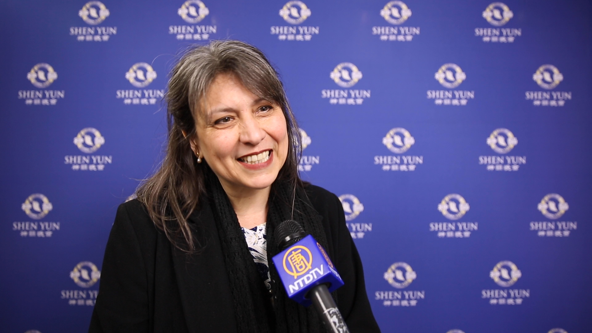 « Ça donne envie de croire de nouveau en l&rsquo;humanité », déclare une artiste peintre à propos de Shen Yun