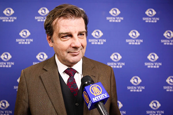 Shen Yun « m&rsquo;a redonné un sens, un certain goût de l&rsquo;humanité”, confie ce directeur commercial