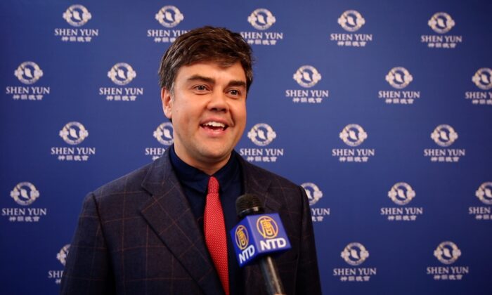 Chef d&rsquo;orchestre: Shen Yun met les artistes au défi d&rsquo;avoir une éthique