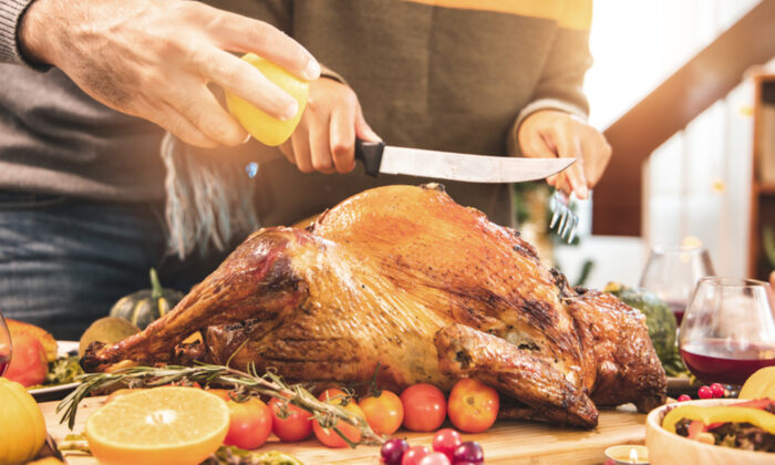 Une mère filme la réaction hystérique de sa fille qui prétend avoir cuisiné une «dinde enceinte»