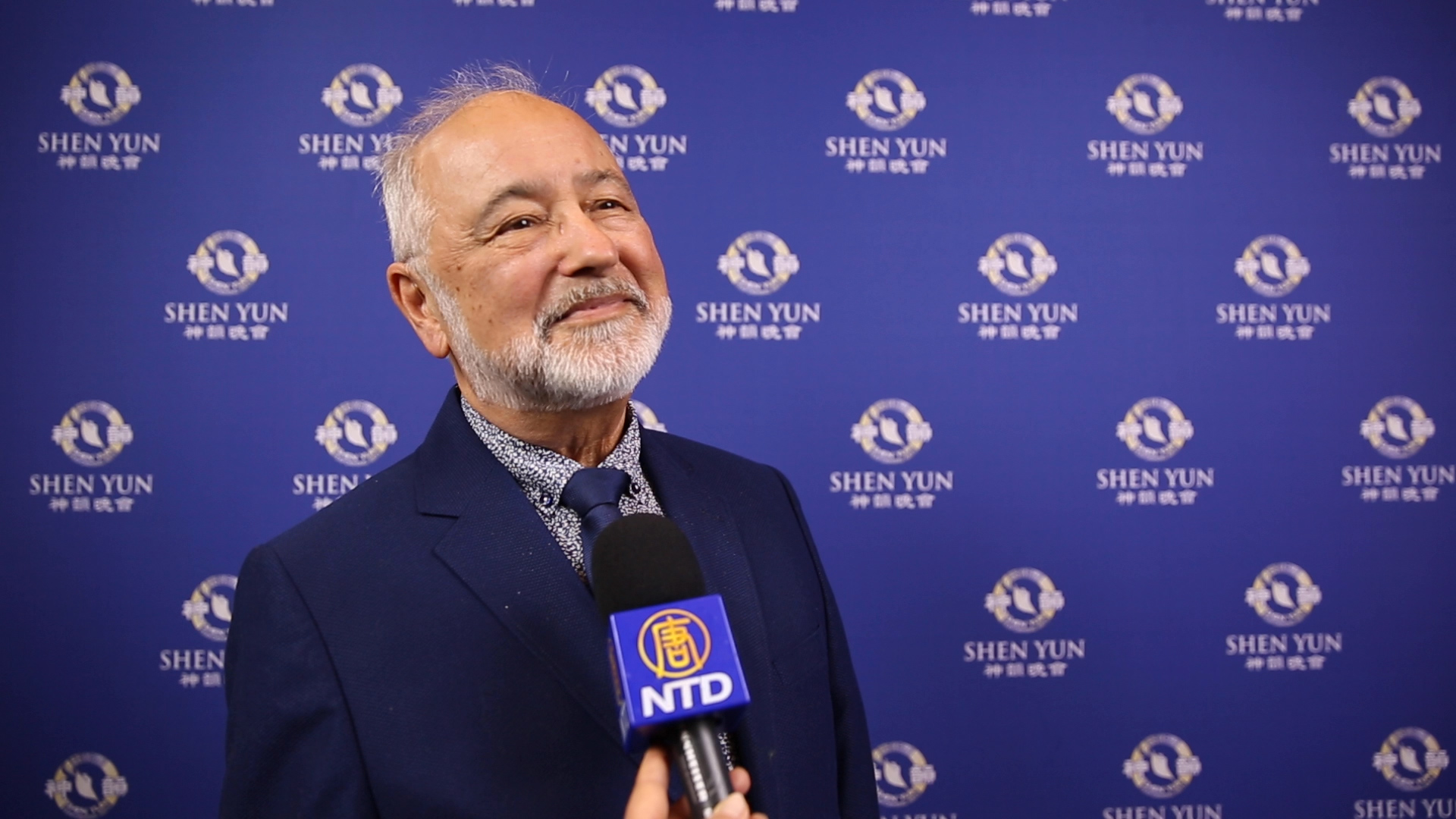 « C&rsquo;est merveilleux ! C&rsquo;est féérique et c&rsquo;est extraordinaire », confie un célèbre pianiste à propos de Shen Yun