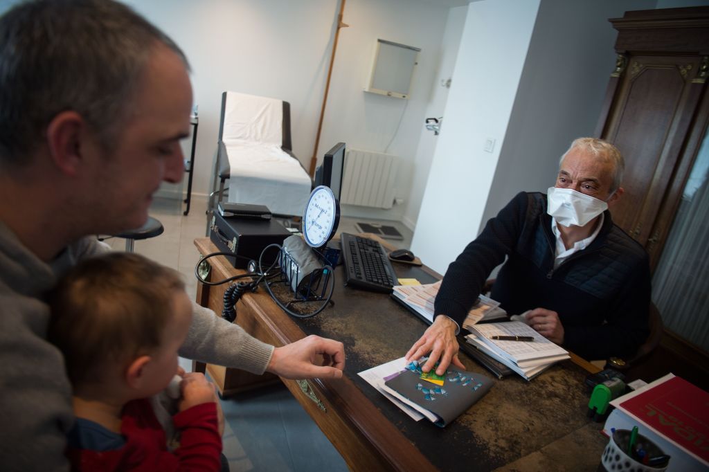 Coronavirus : les médecins s’emploient à rassurer les patients aux défenses immunitaires affaiblies