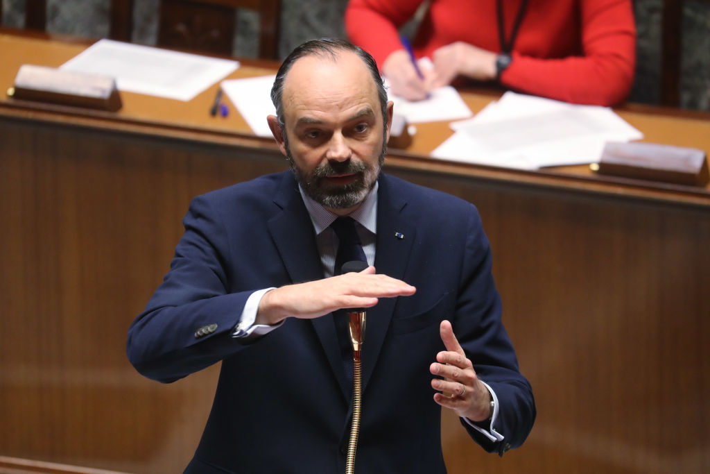 Virus du PCC: Édouard Philippe prévoit « un coup d&rsquo;arrêt puissant, massif, brutal » à l&rsquo;économie