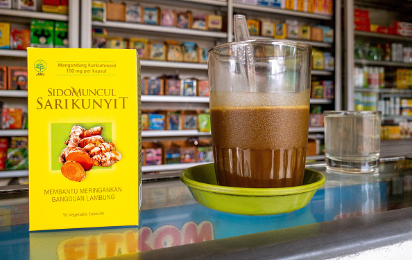 Coronavirus : faux remèdes miracles et rumeurs dangereuses font des ravages