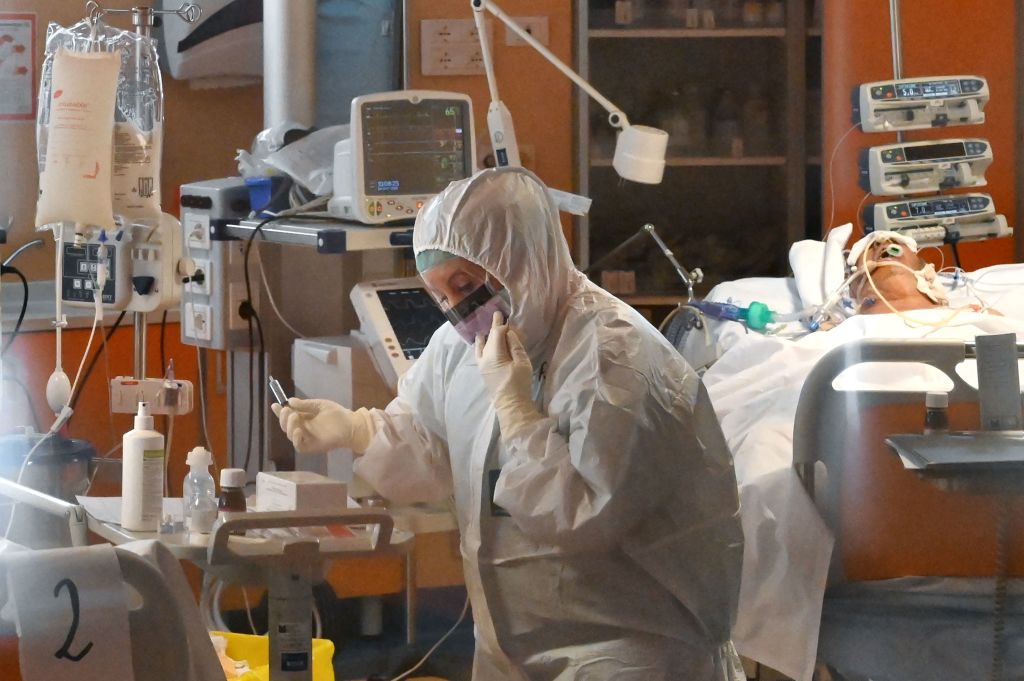 Une entreprise italienne transforme un masque Décathlon en masque respiratoire pour aider les soignants