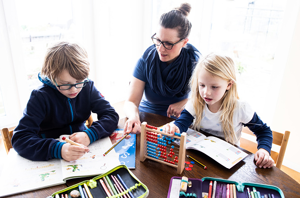 École à la maison : l&rsquo;Assemblée nationale autorise à un encadrement plus strict