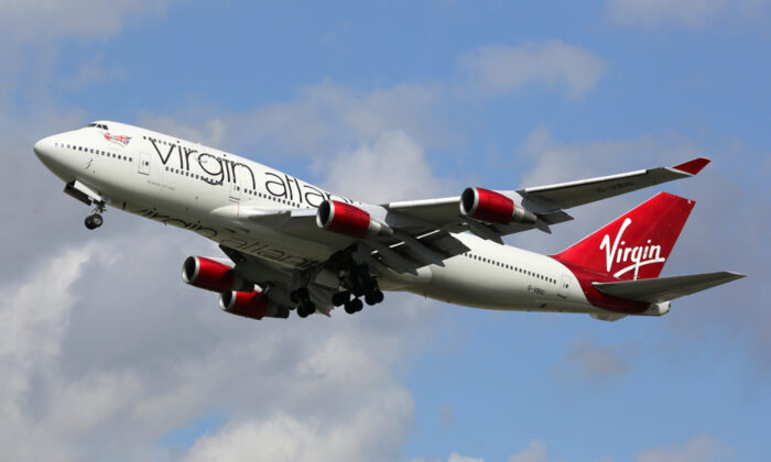 Un passager dans un avion donne son siège de première classe à une dame de 88 ans, réalisant ainsi son rêve