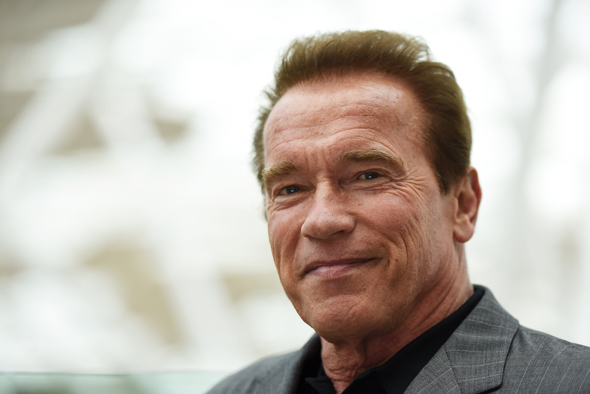 Arnold Schwarzenegger fait don d&rsquo;un million de dollars de masques et d&rsquo;équipements de protection aux soignants de première ligne