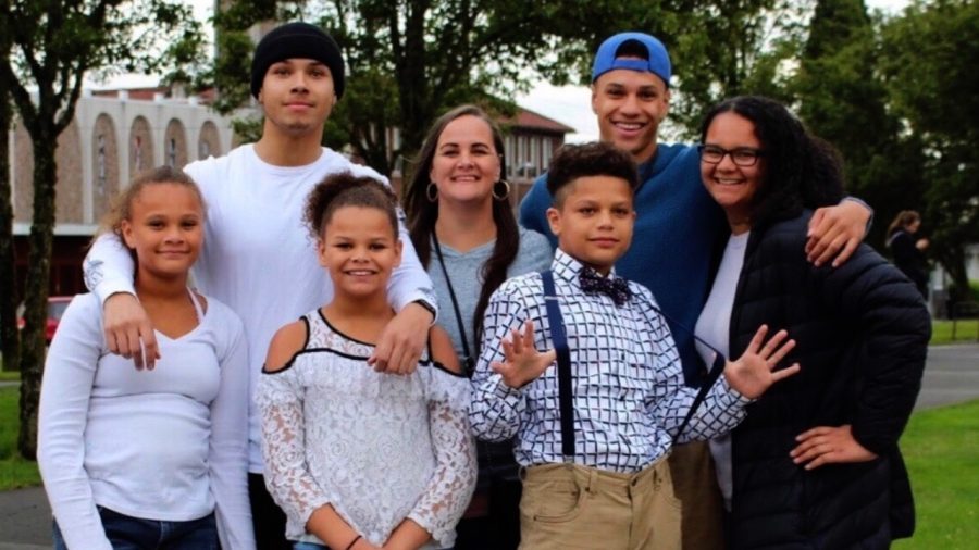 Avant qu&rsquo;elle ne décède du COVID-19, ses six enfants utilisent un talkie-walkie pour lui dire au revoir