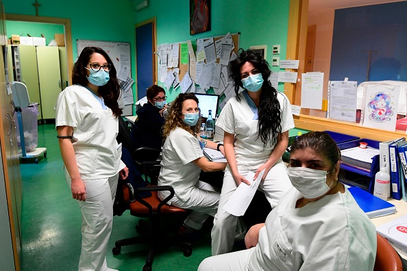 Un médecin fait danser l&rsquo;hôpital et remonte le moral de centaines de millions d&rsquo;internautes