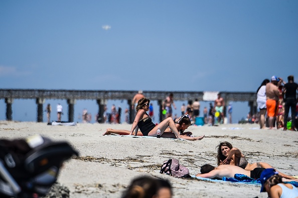 Sable et distanciation, les plages de Géorgie se remplissent