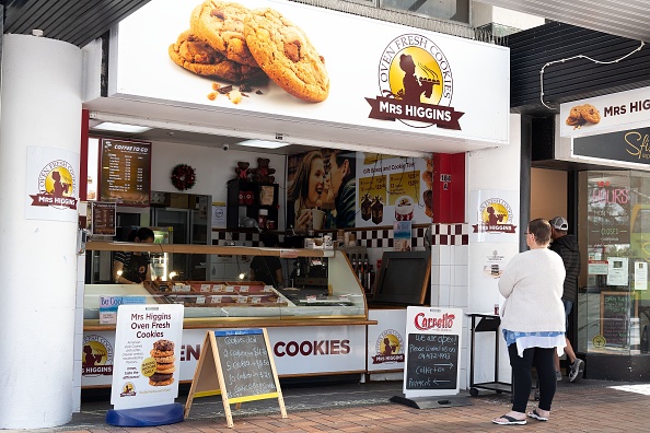 Virus: les Néo-Zélandais fêtent l&rsquo;assouplissement du confinement avec gourmandise