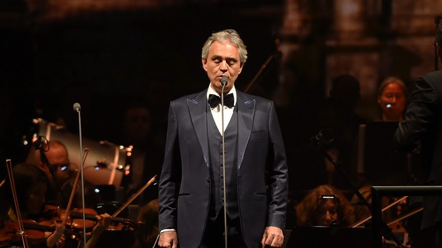Le chanteur d&rsquo;opéra Andrea Bocelli se produira en direct à Pâques depuis la cathédrale du Dôme vide de Milan en Italie