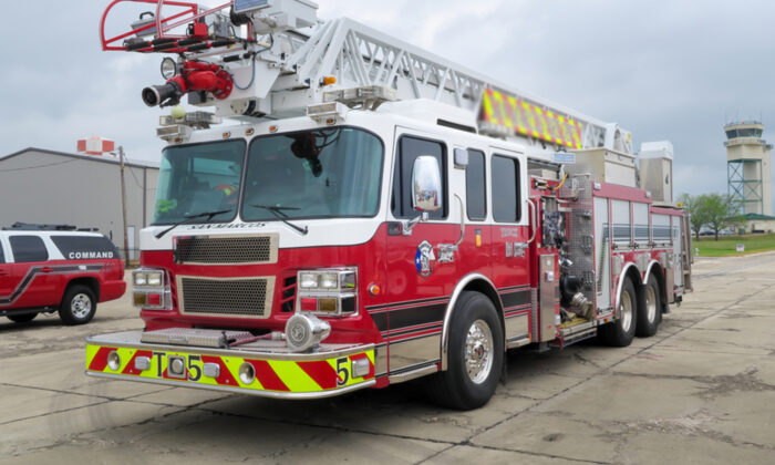 États-Unis : la fondation Gary Sinise offre des unités de décontamination au département des incendies en pleine épidémie