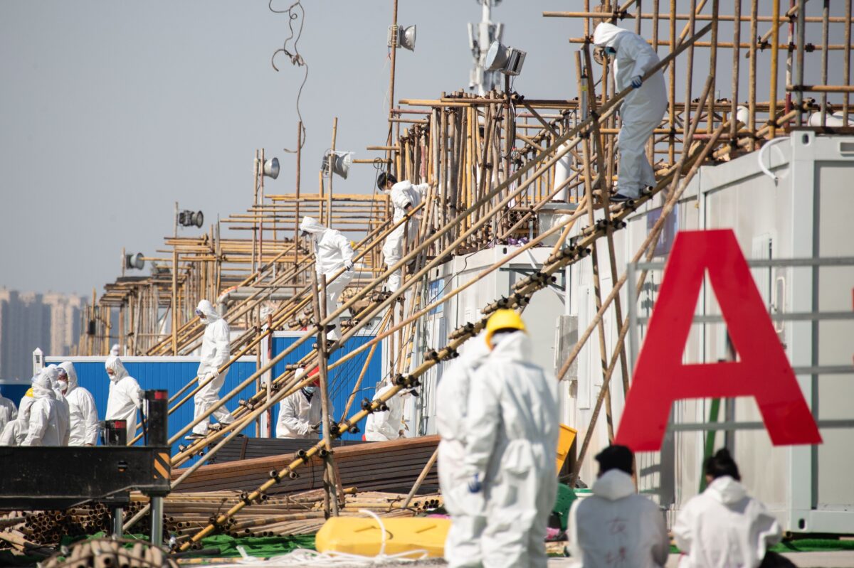 « Nous sommes isolés, traités comme des prisonniers »: un ouvrier de l&rsquo;hôpital de campagne de Wuhan témoigne