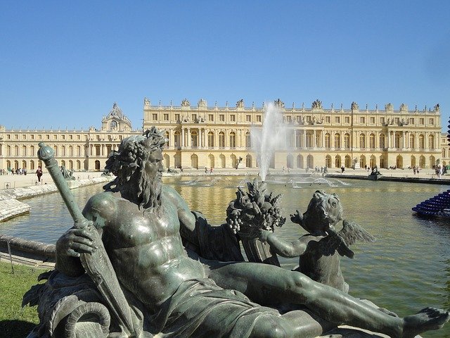 Nouvelle alerte à la bombe au Château de Versailles, évacuation en cours