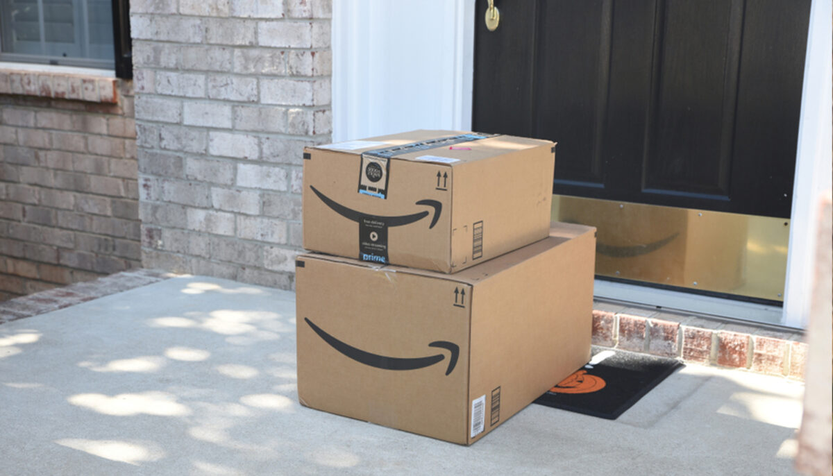 Des colocataires préparent un coup hilarant pour celui qui vole leurs paquets d&rsquo;Amazon