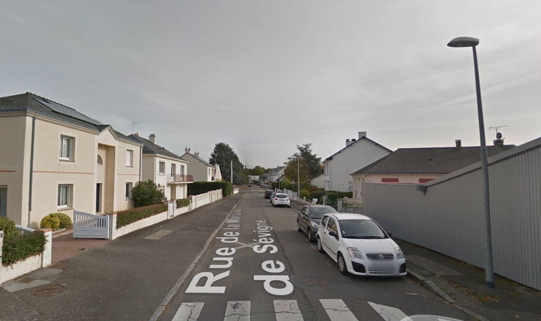 [Vidéo] Des habitants de Carquefou dansent le madison tous les soirs pour rendre hommage aux soignants