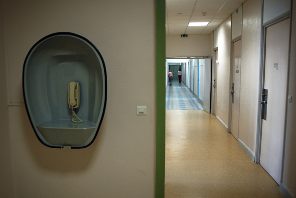 « Je suis le Covid »: en France, des psychiatres face aux « pathologies du confinement »