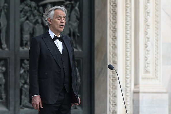 Italie: le ténor Andrea Bocelli dit avoir été malade du virus du PCC