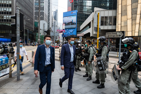 Hong Kong: Washington ouvre la voie à des sanctions