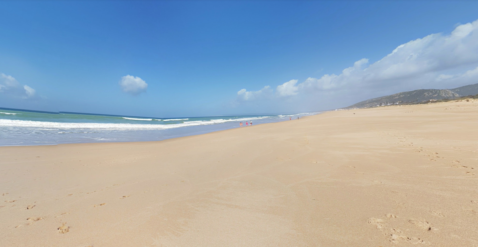 Coronavirus : une plage espagnole désinfectée à l&rsquo;eau de javel fait l&rsquo;objet d&rsquo;une polémique