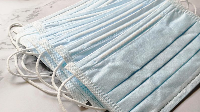 Coronavirus : non, la vapeur d’eau ne désinfecte pas les masques en tissu